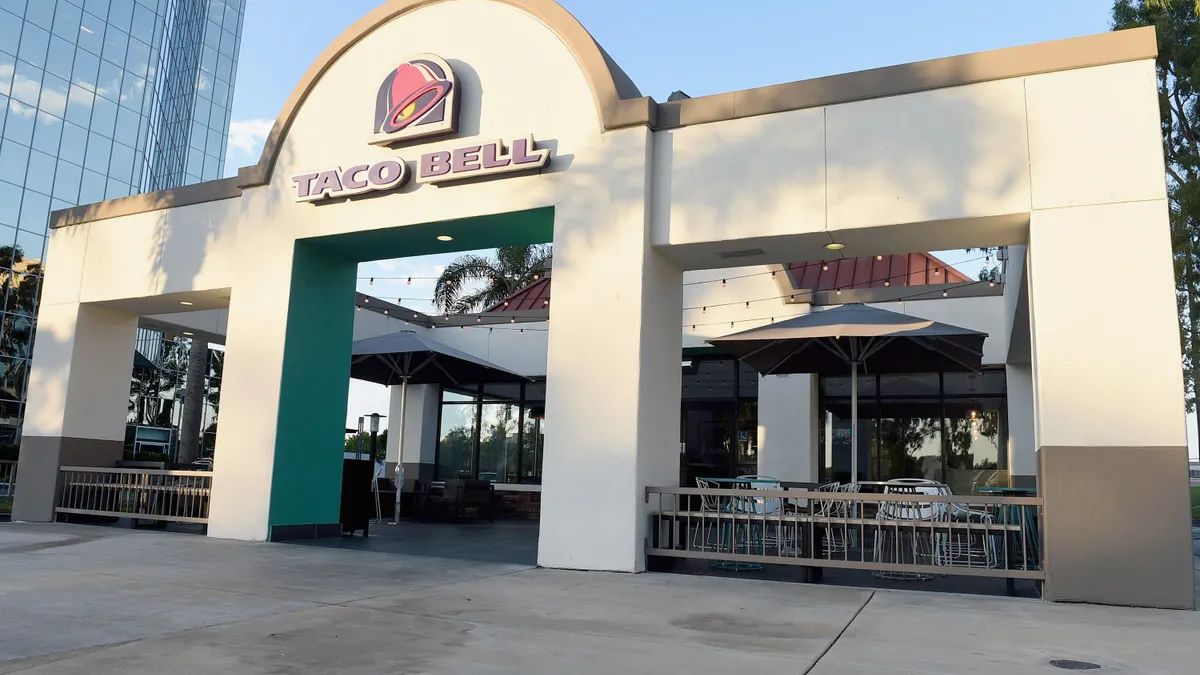 An image of a Taco Bell store.